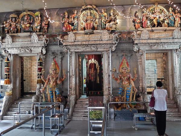 Radikáli „konvertujú“ indické kostoly na hinduistické, aby dosiahli Uttar Pradesh bez kresťanstva.