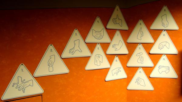 Svetlo sveta uzrela krížová cesta rúk