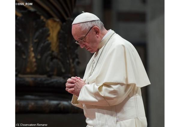 Pápež v tvíte: Neprestávam sa za vás modliť, aj vy sa modlite za mňa