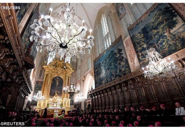 Predstavitelia Poľska privítali pápeža na krakovskom Waweli