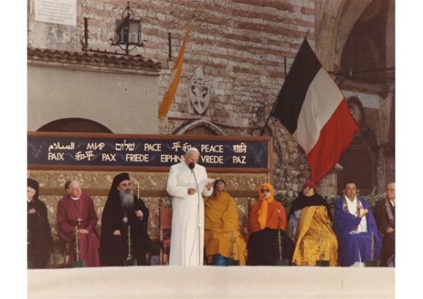 Pápež František pokračuje v „Duchu Assisi