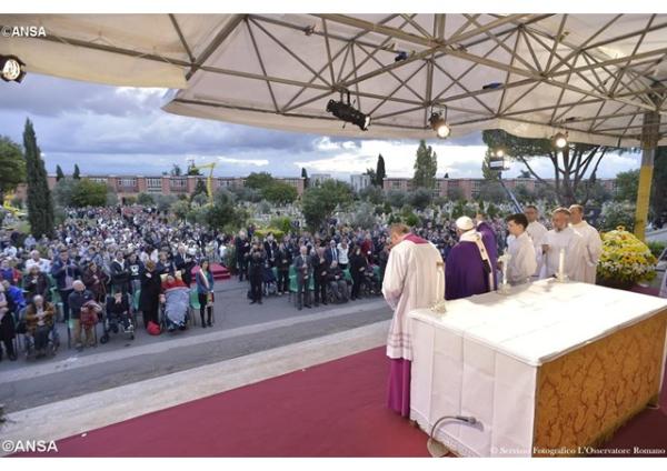 Homília pápeža Františka na cintoríne Prima Porta: Spomienka s kvetom nádeje