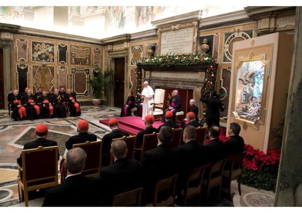 Pápež sa pred sviatkami stretol s Rímskou kúriou: Reforma nie je iba naoko