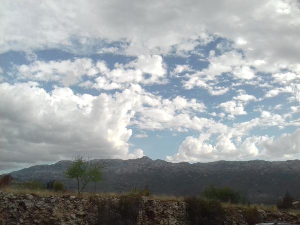 IRÁN: PIESNE POVZBUDZUJÚ MLADÝCH TAJNE VERIACICH