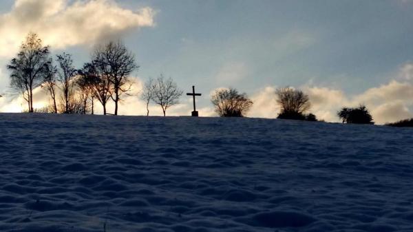 KEĎ SA V MOJOM MENE ZHROMAŽDIA DVAJA ALEBO TRAJA... JEDEN BY MOHOL BYŤ ŠPIÓN