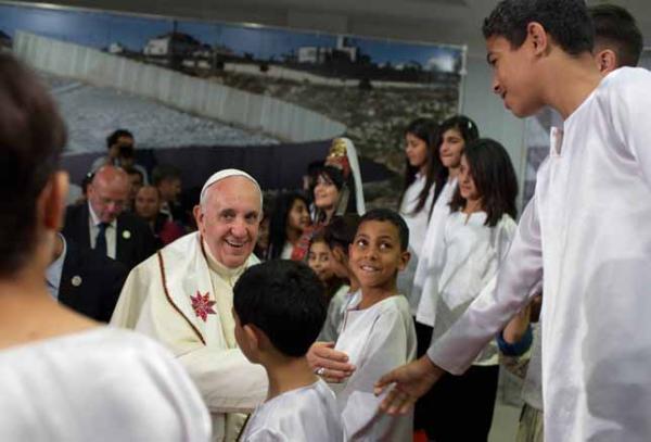 Povzbudzujem vás, deti moje, byť mojim vojskom! Odložte všetko do rúk môjho syna Ježiša!